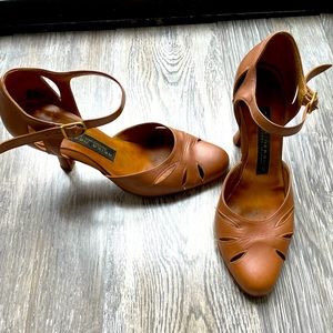 ARIKA NERGUIZ Petal Detail Tango Dance Shoe EUC sz 7.5